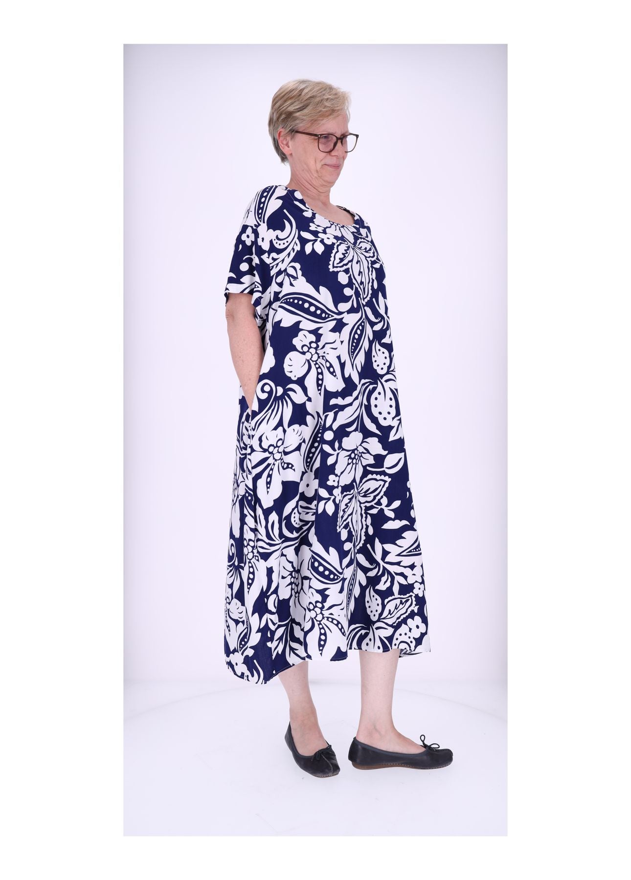 Damen Kleid Rundhals seitliche Einschubtaschen