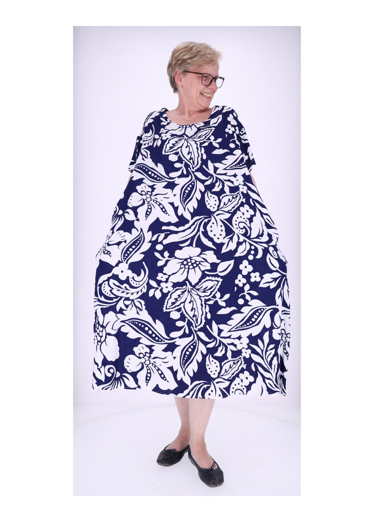 Damen Kleid Rundhals seitliche Einschubtaschen