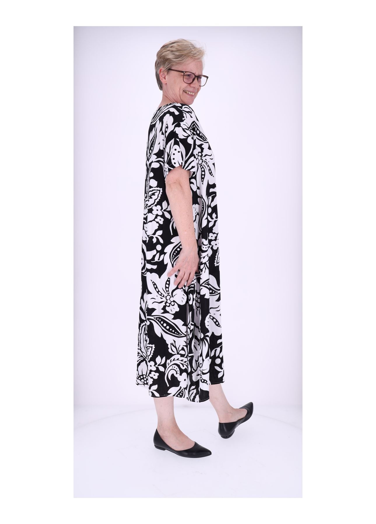 Damen Kleid Rundhals seitliche Einschubtaschen