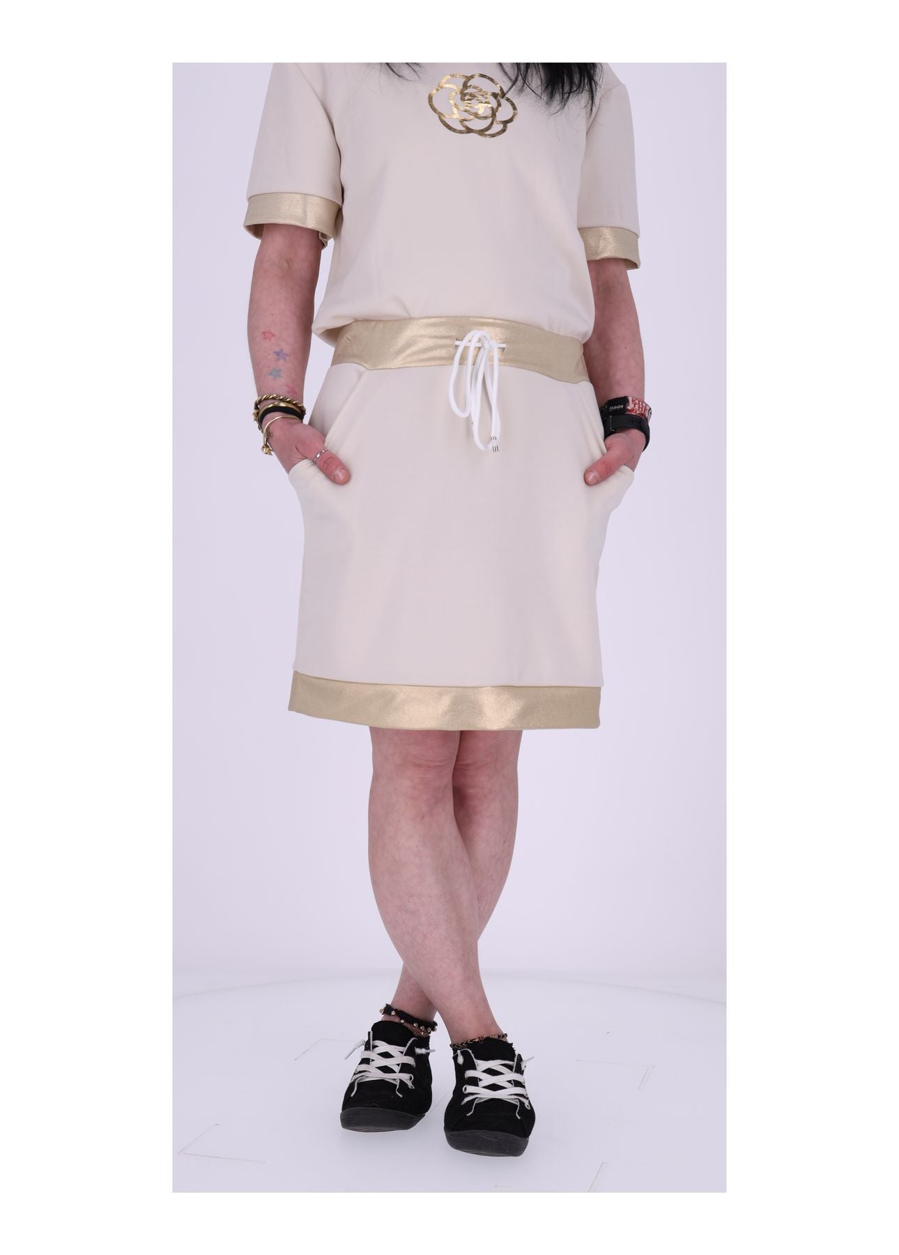 Sweatrock kurz Gold Applikationen