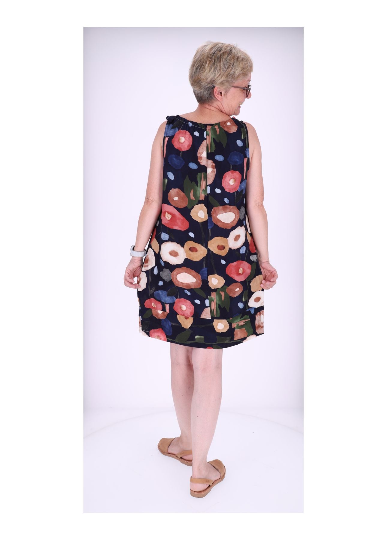 Kleid breite Träger AOP Blüten