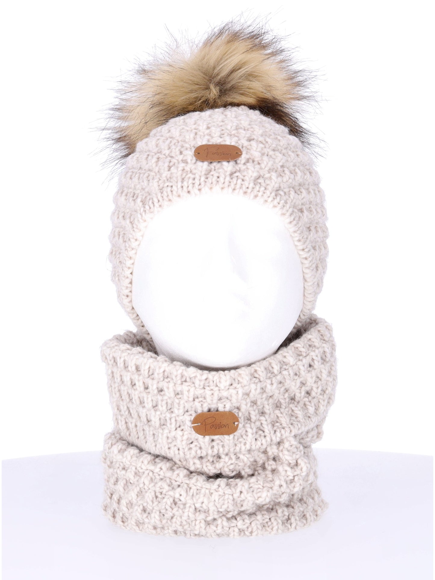 Mütze Grobstrick Bommel