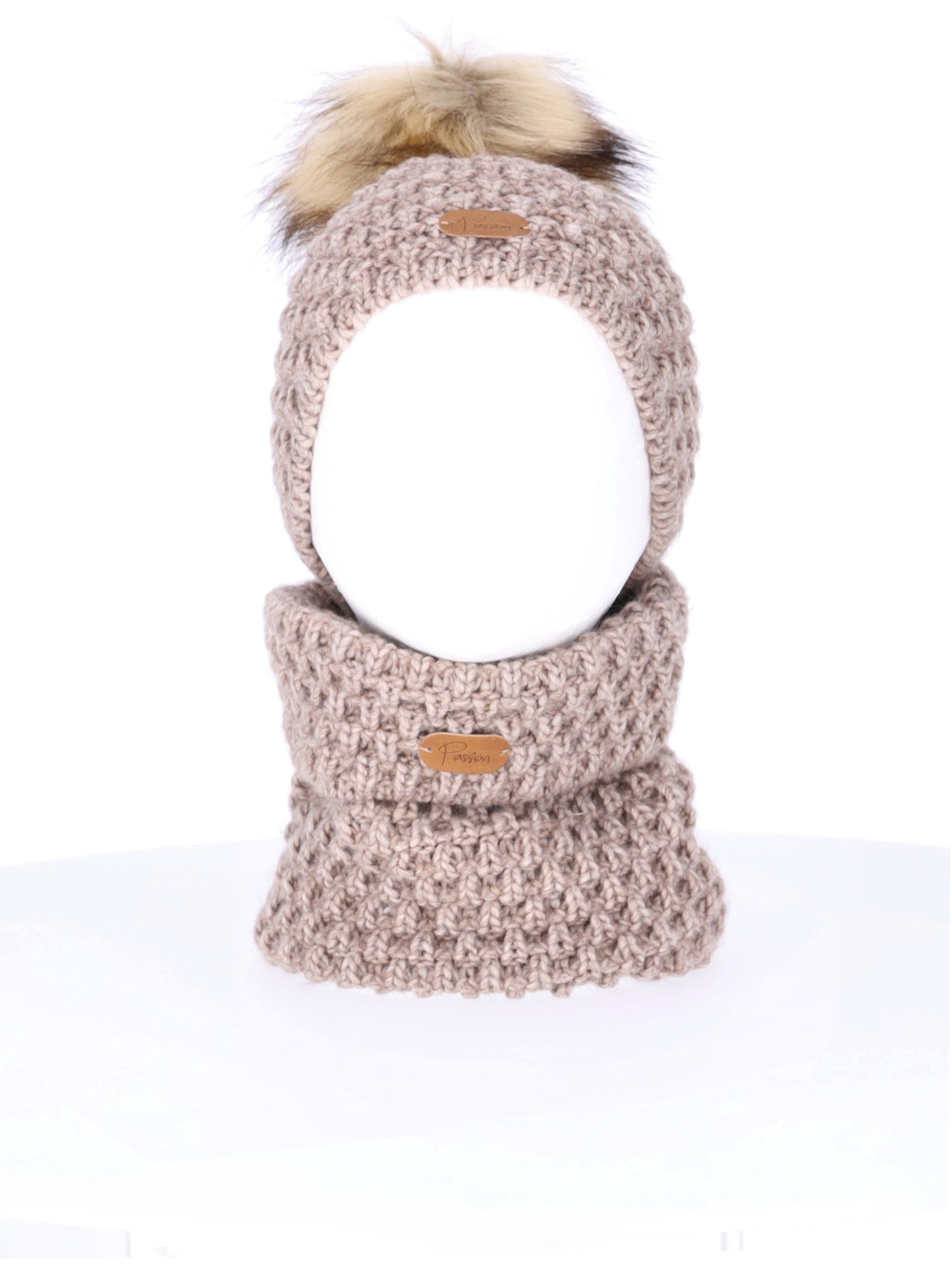 Mütze Grobstrick Bommel