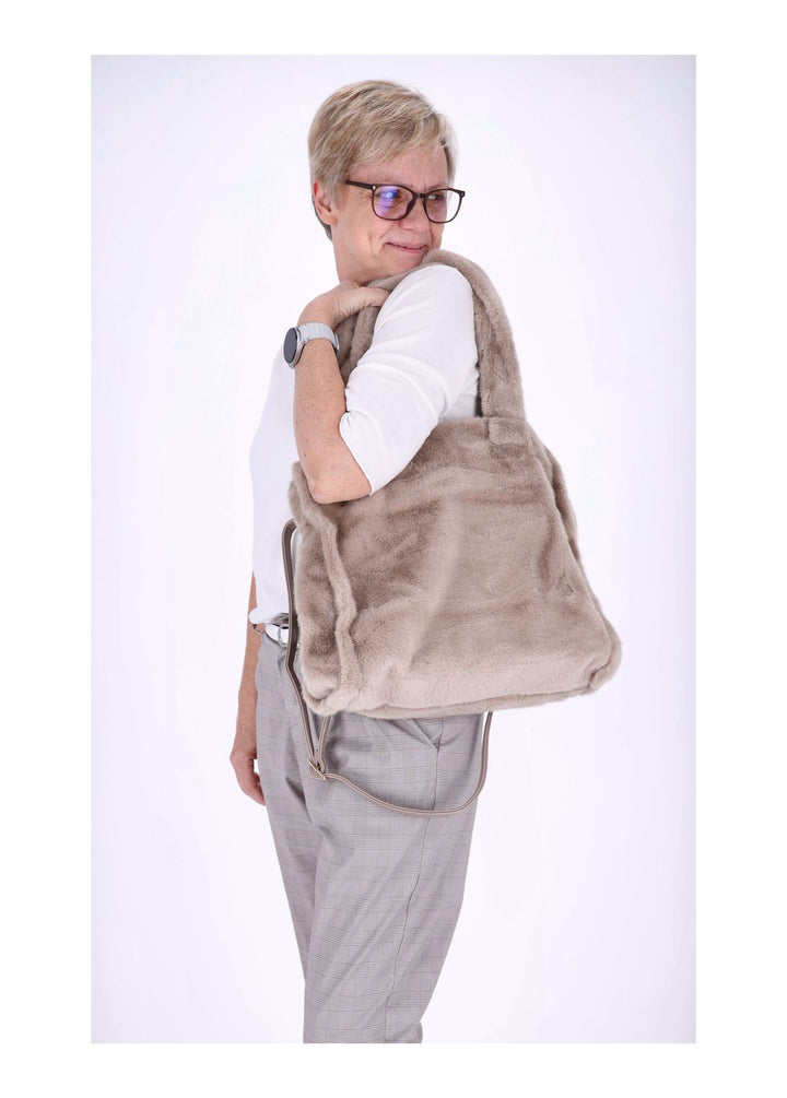 Flauschige Tasche