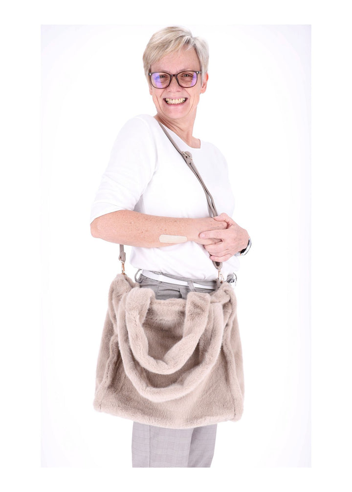 Flauschige Tasche