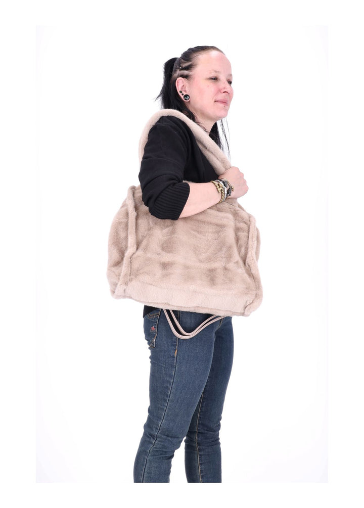 Flauschige Tasche
