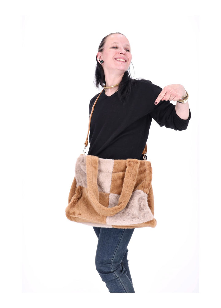 Flauschige Tasche