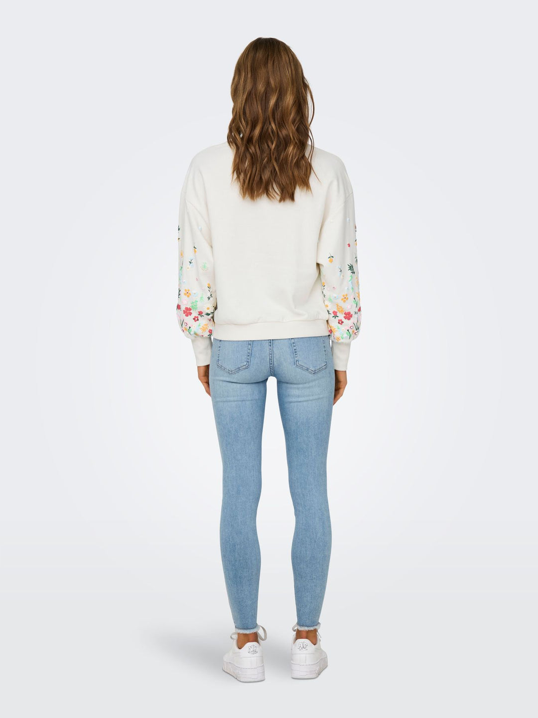 ONLBROOKE L/S O-NECK FLOWER SWT NOO weiß