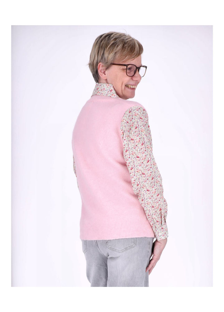 Strick Pullunder Damen mit Bluse unterlegt