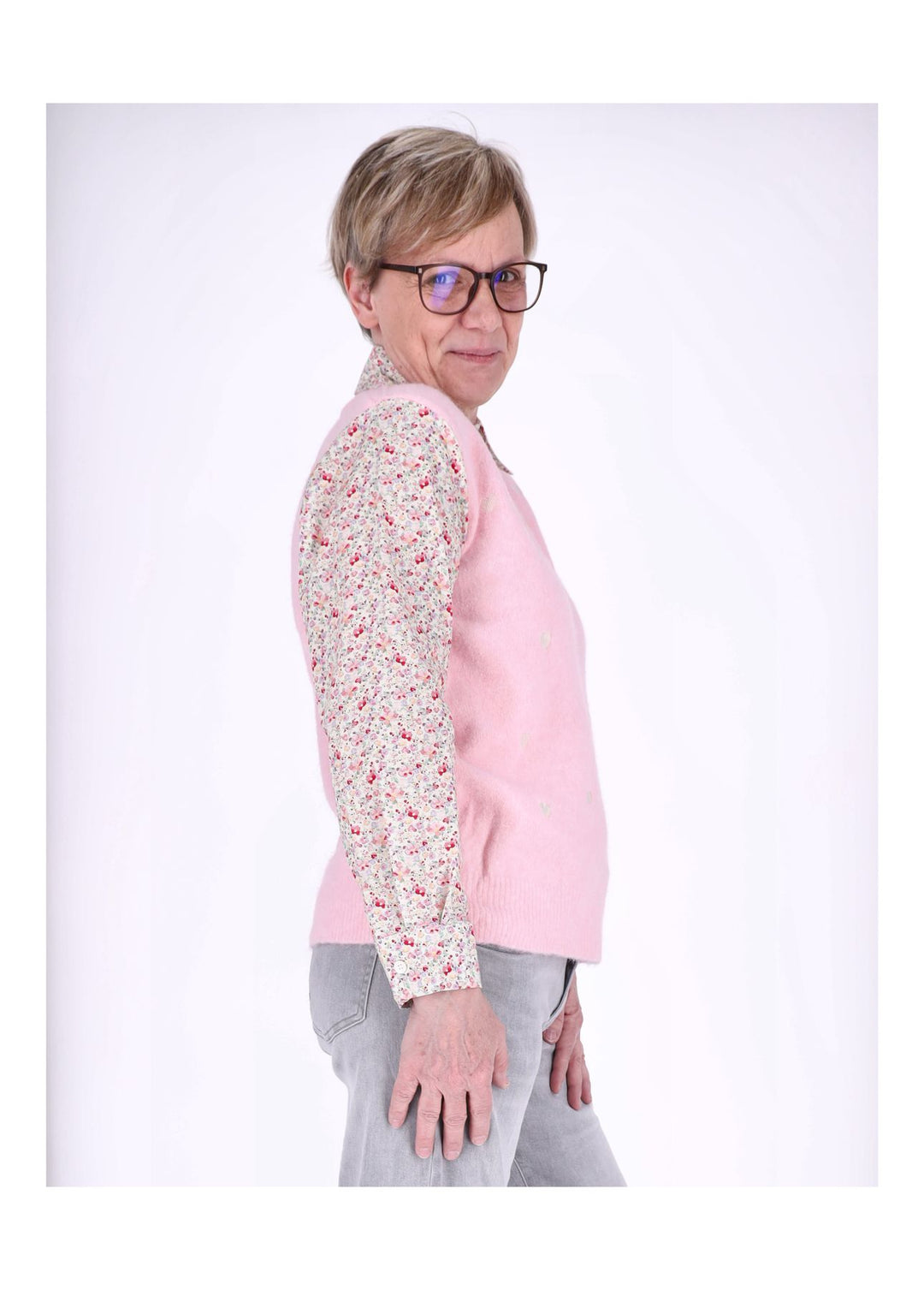 Strick Pullunder Damen mit Bluse unterlegt