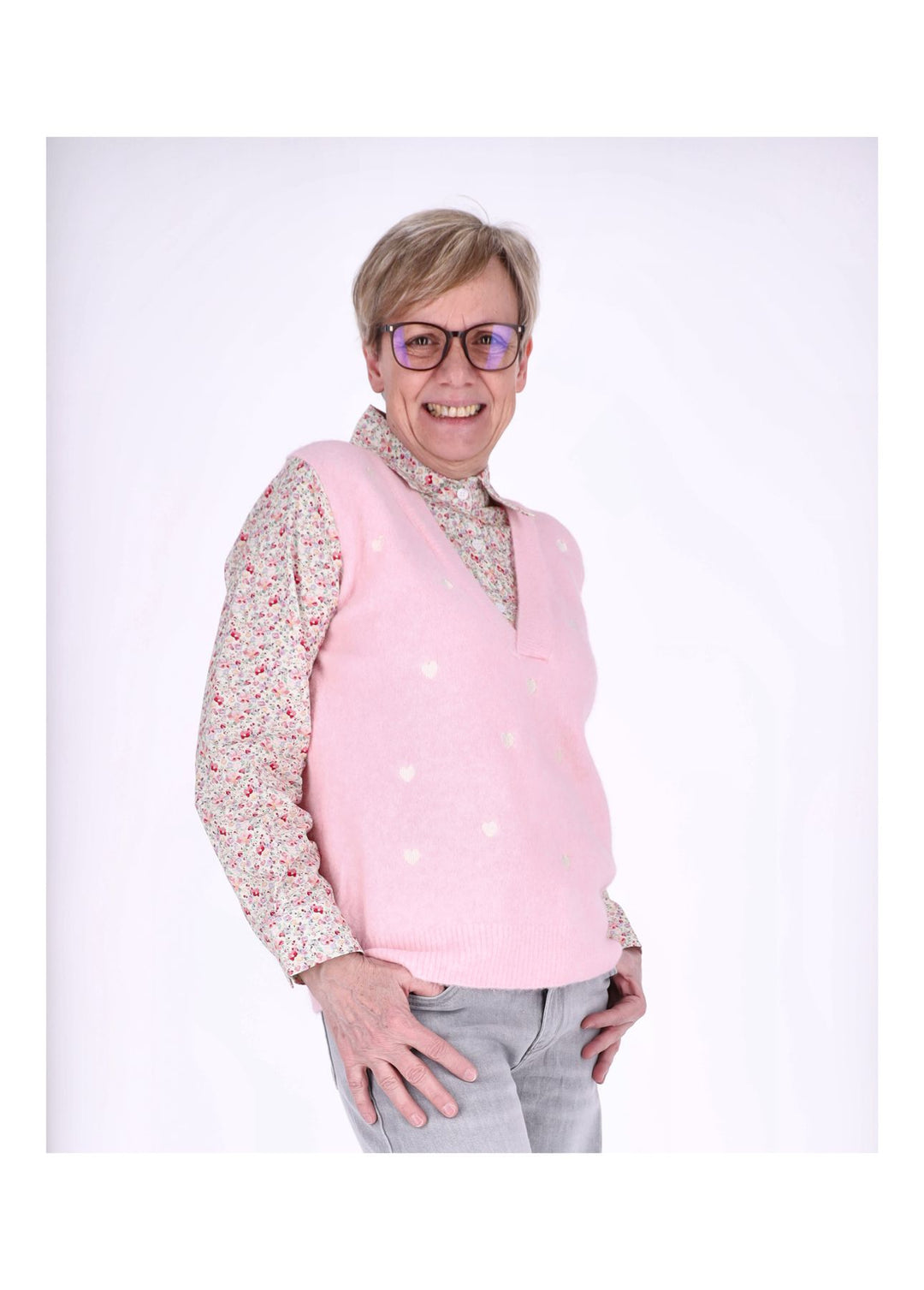 Strick Pullunder Damen mit Bluse unterlegt