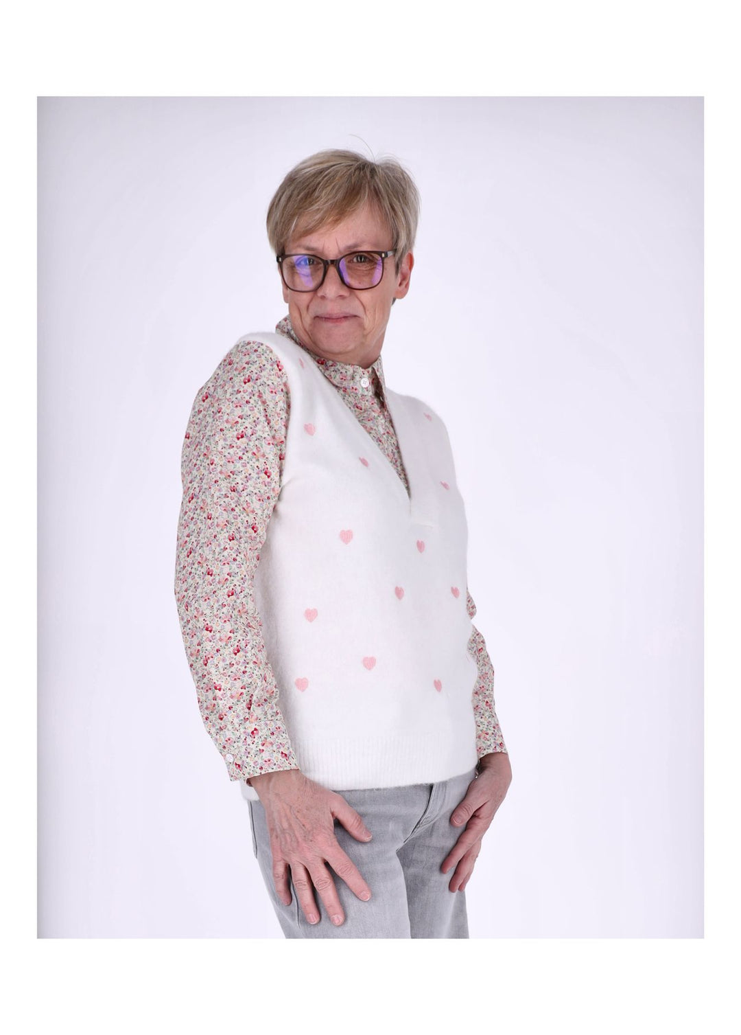 Strick Pullunder Damen mit Bluse unterlegt