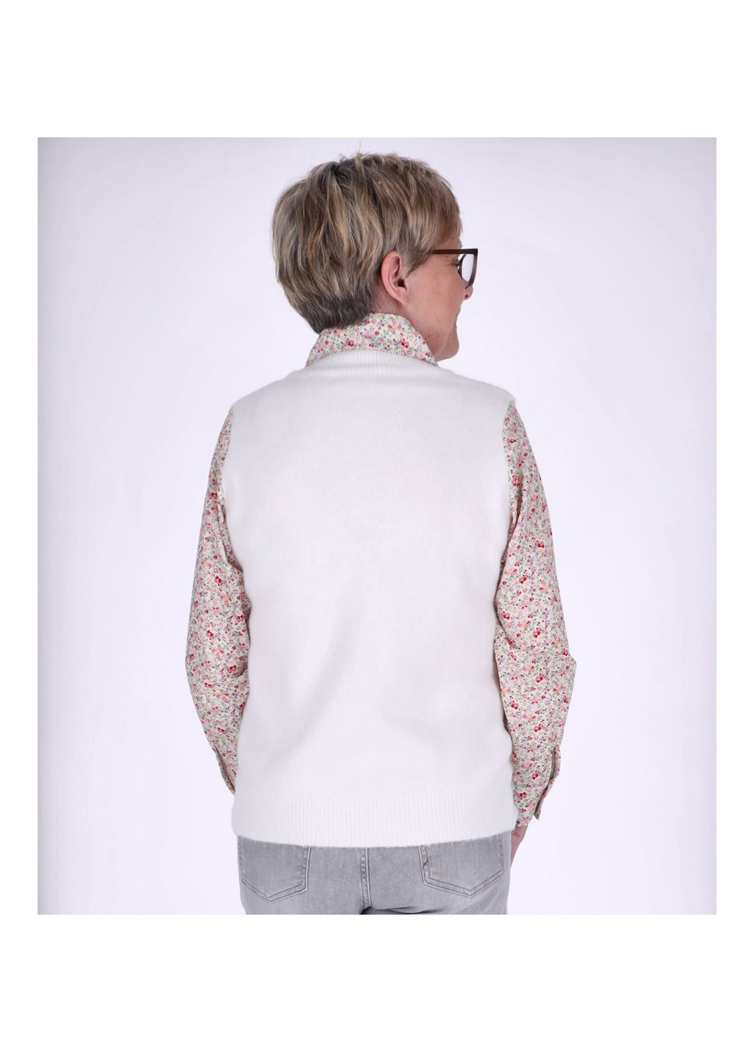 Strick Pullunder Damen mit Bluse unterlegt