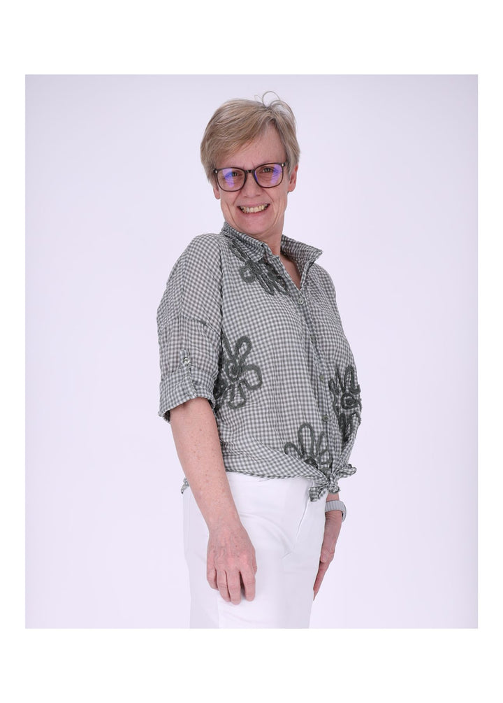 Bluse Damen 1/2 Arm Karo aufgenähte Blüten