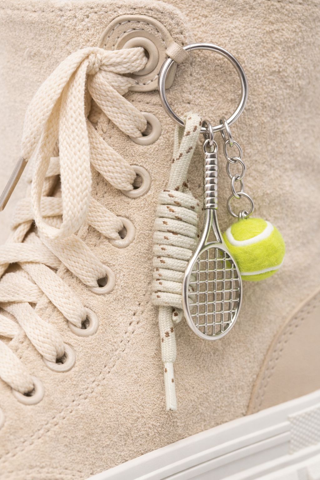High Top Sneaker Wildlederoptik Charms