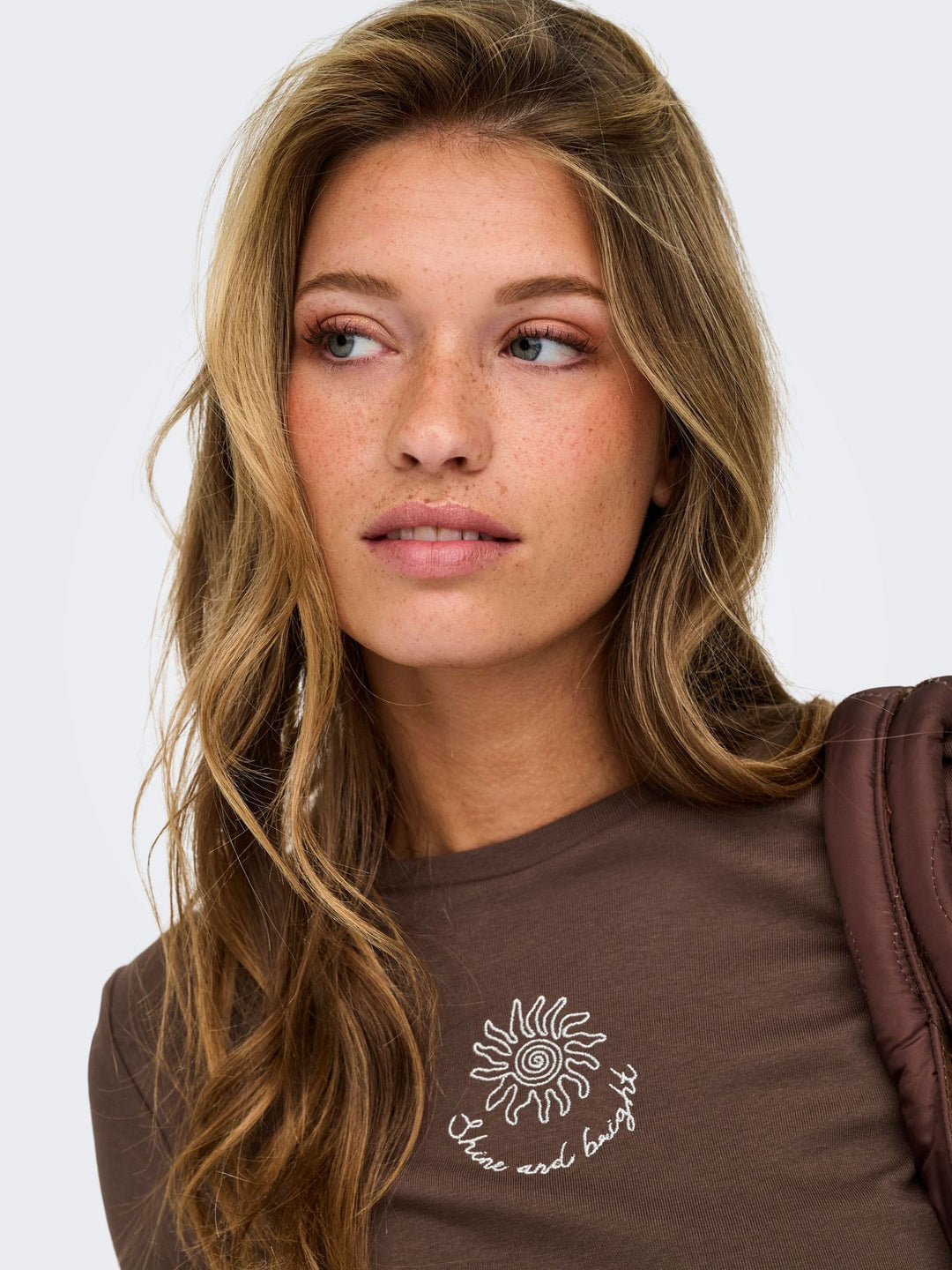 ONLKIRA NEW S/S O-NECK TOP JRS Chocolate Martini/Flower daisy