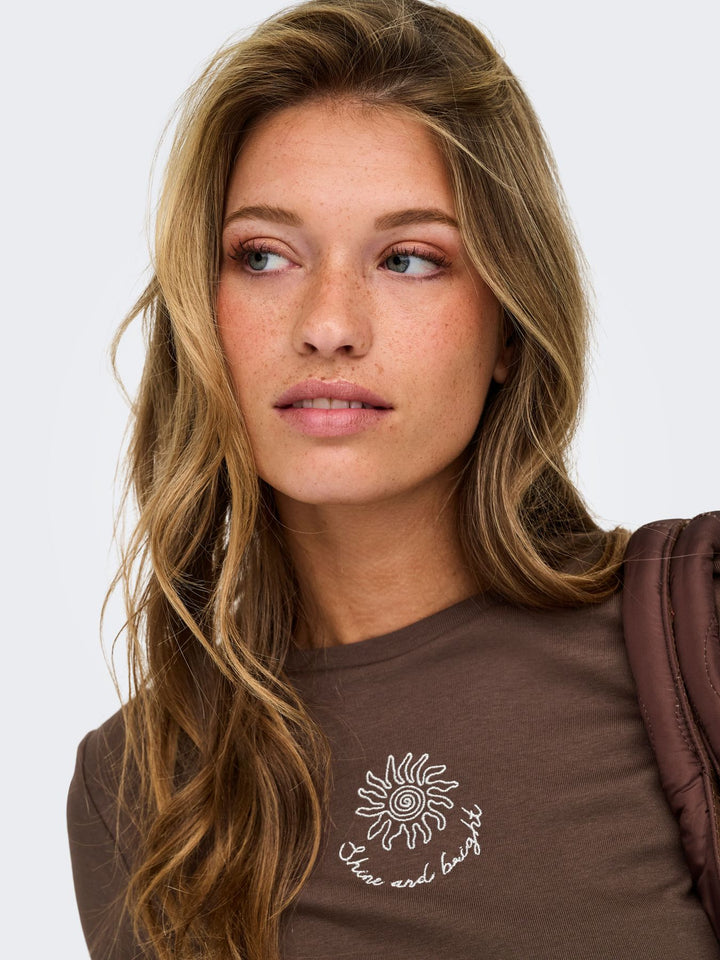 ONLKIRA NEW S/S O-NECK TOP JRS Chocolate Martini/Flower daisy