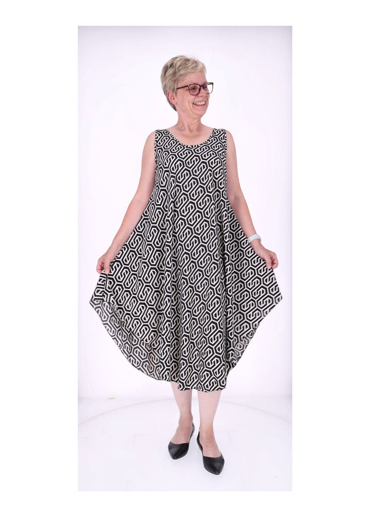 Kleid breite Träger A-Form AOP grafisch klein