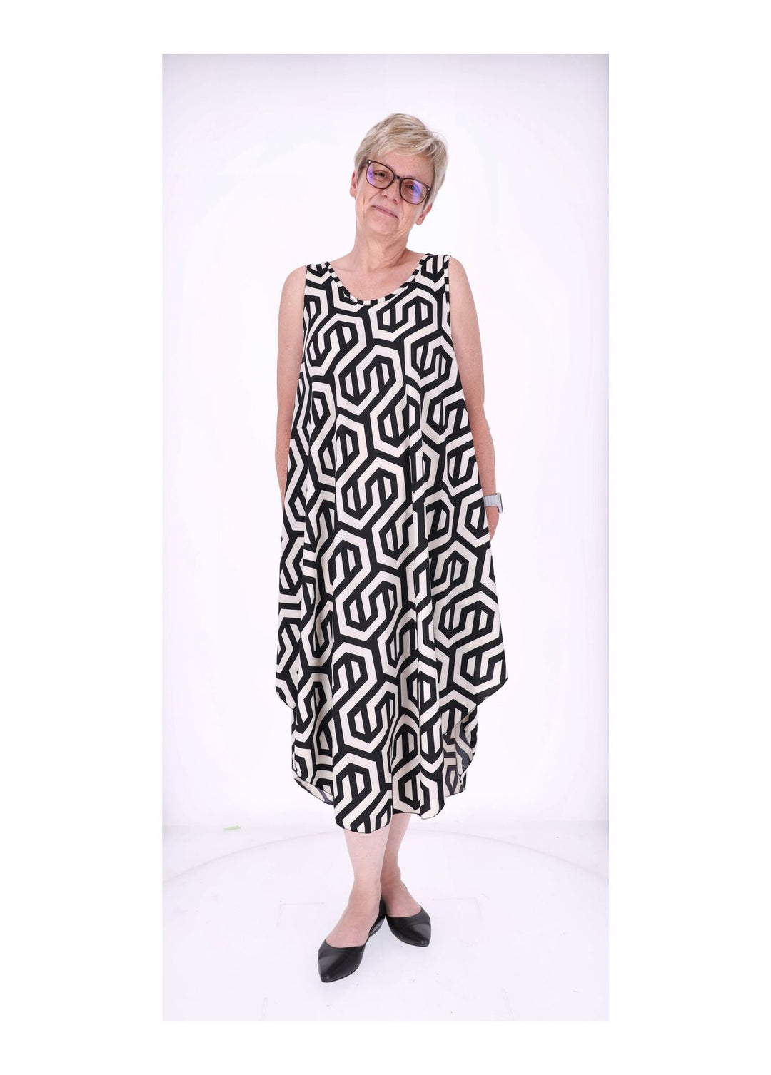 Kleid breite Träger A-Form AOP grafisch groß