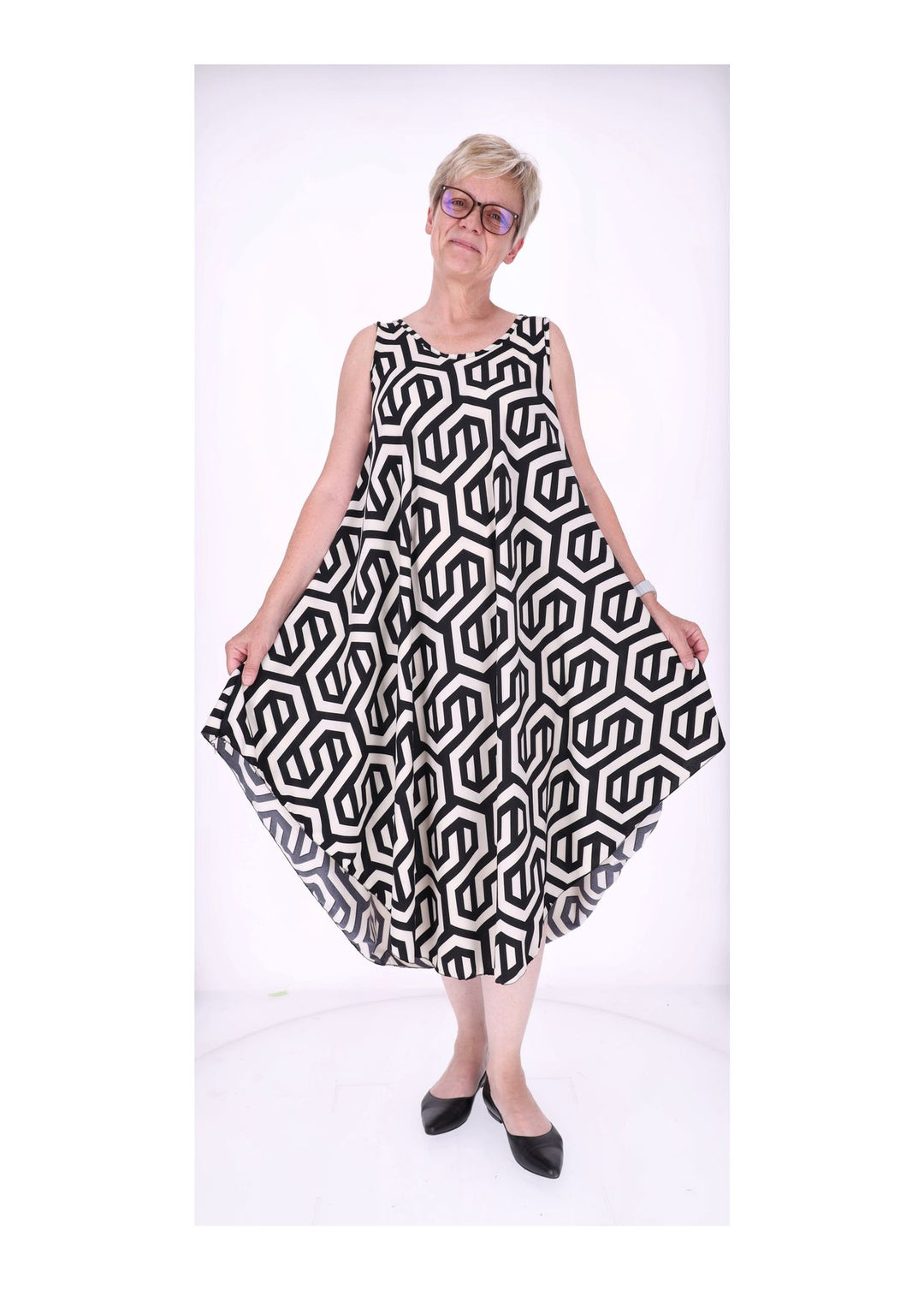 Kleid breite Träger A-Form AOP grafisch groß