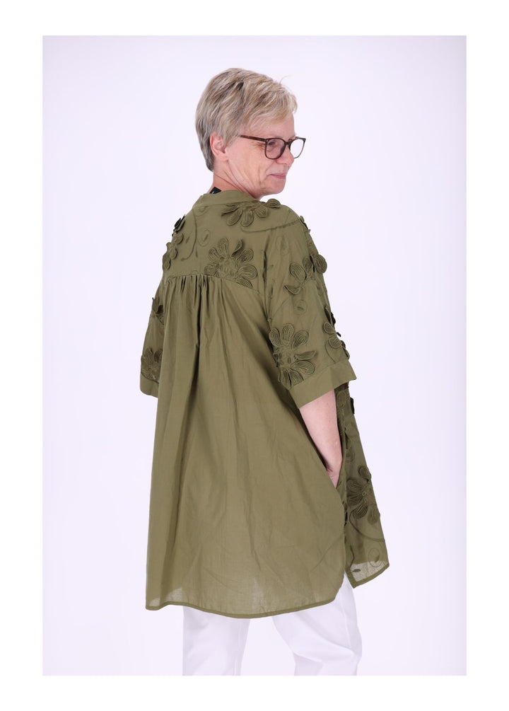 Longshirt Kragen V-Ausschnitt Blüten 3D