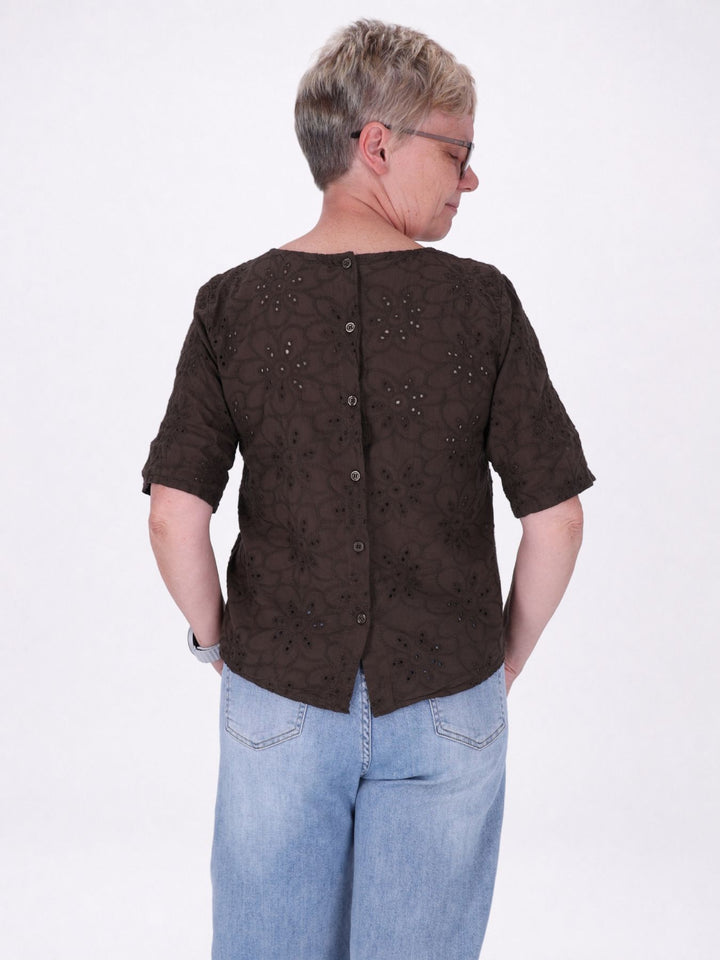 Damen Shirt mit floraler Lochstickerei und Knopfleiste am Rücken – Braun