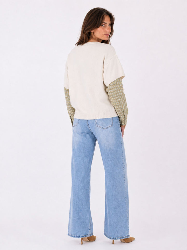 Damen Strickpullover im 2-in-1-Look mit karierten Blusenärmeln – Creme & Grün