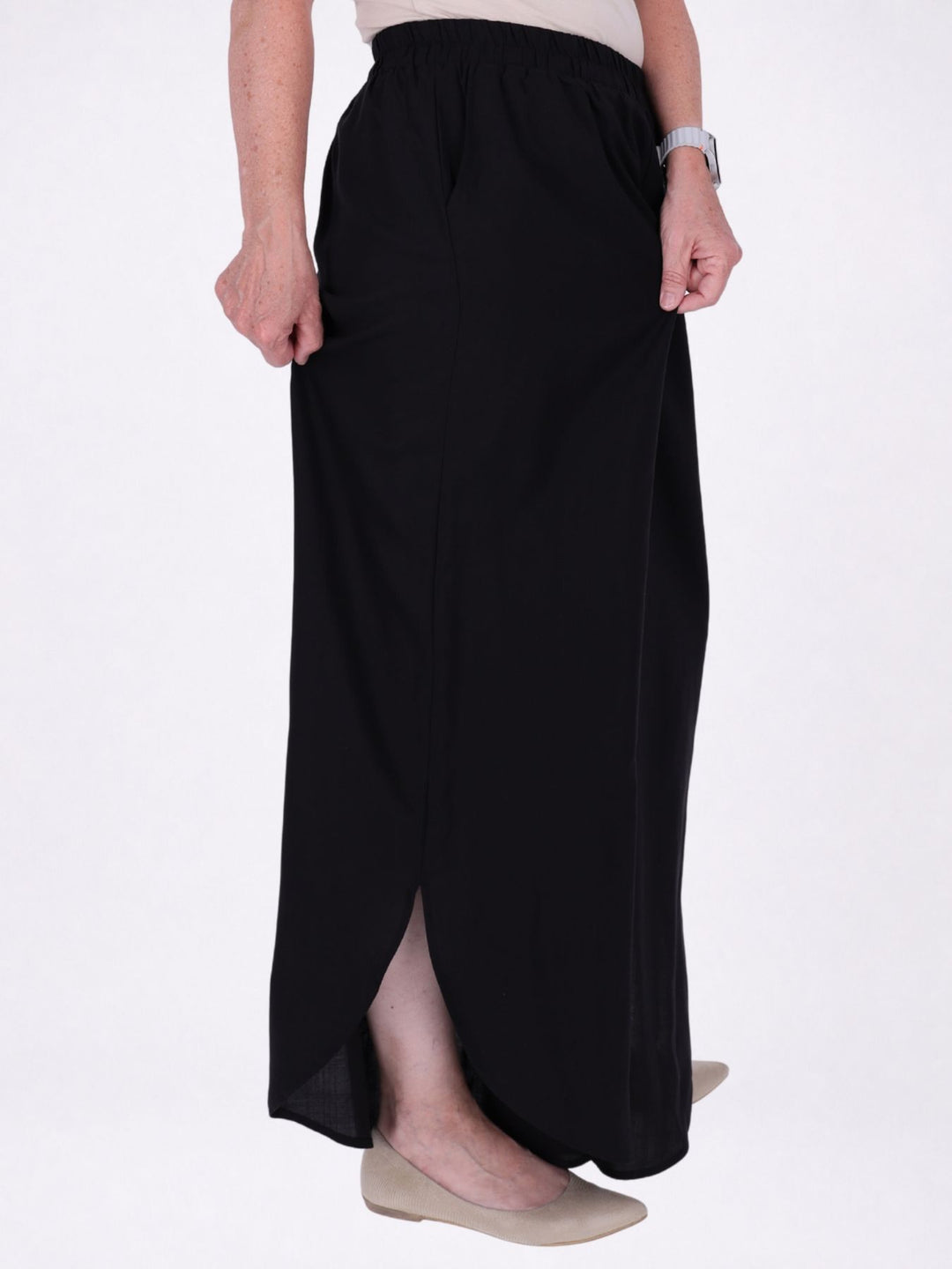 Hose Damen Barrel Schnitt Short unterlegt in Schwarz
