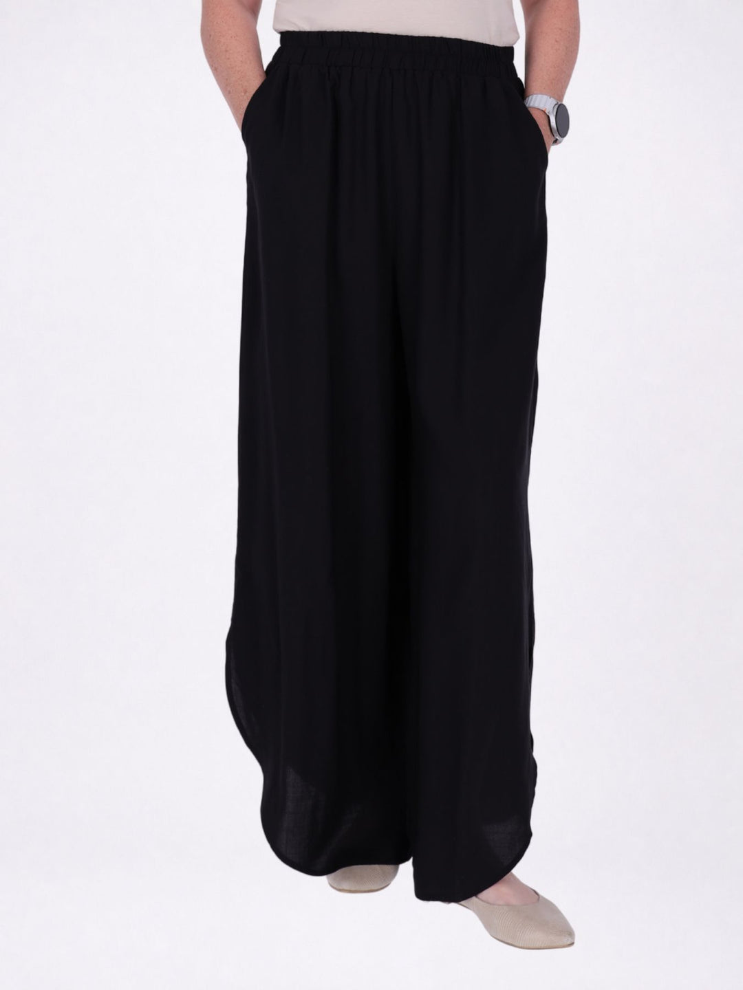 Hose Damen Barrel Schnitt Short unterlegt in Schwarz