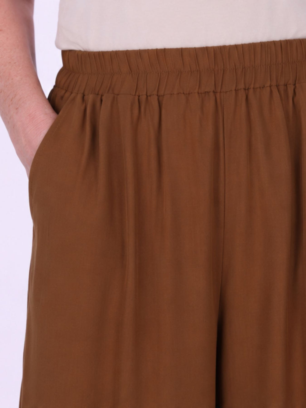 Hose Damen Barrel Schnitt Short unterlegt in Braun
