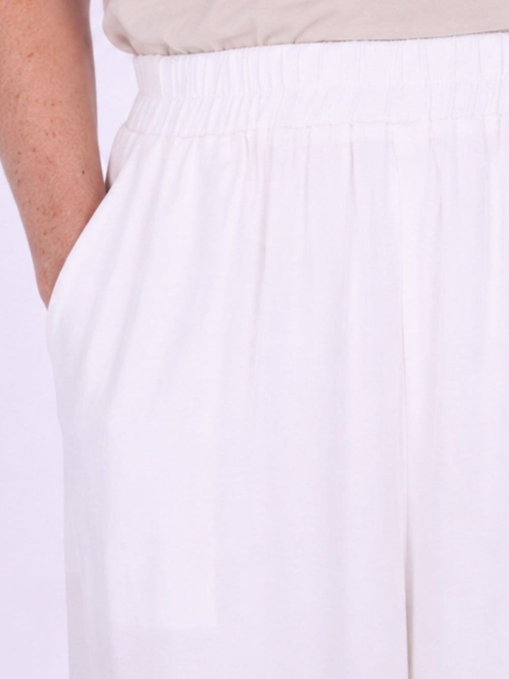 Hose Damen Barrel Schnitt Short unterlegt in Weiß
