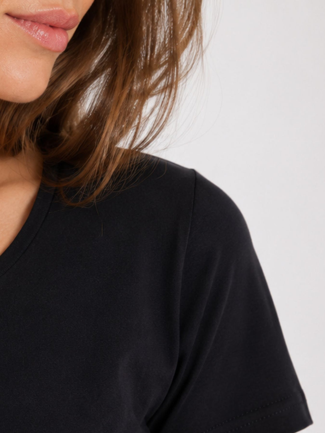 Splash of Color Basic T-Shirt in Schwarz – Zeitlos, bequem und vielseitig kombinierbar