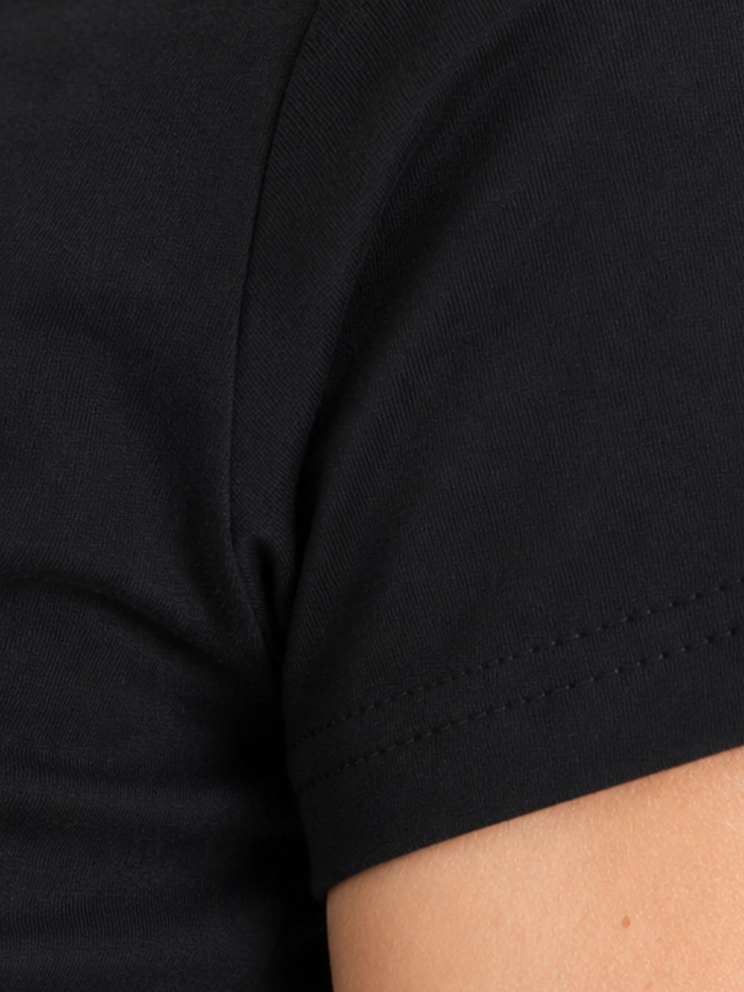 Splash of Color Basic T-Shirt in Schwarz – Zeitlos, bequem und vielseitig kombinierbar