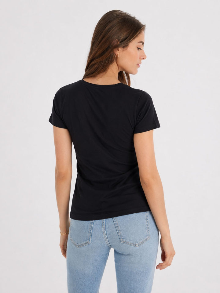 Splash of Color Basic T-Shirt in Schwarz – Zeitlos, bequem und vielseitig kombinierbar