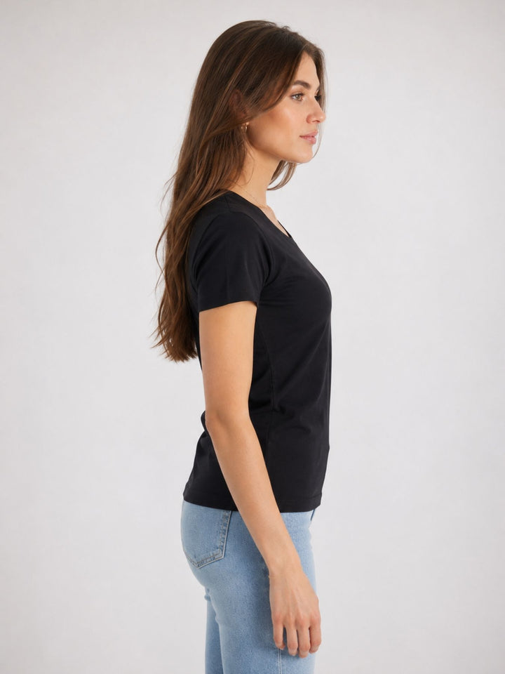 Splash of Color Basic T-Shirt in Schwarz – Zeitlos, bequem und vielseitig kombinierbar