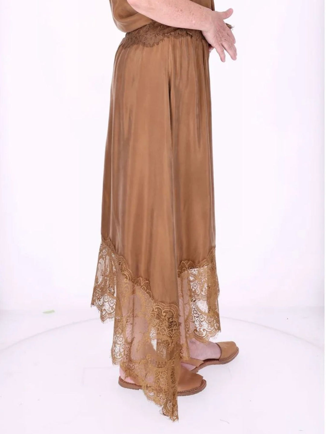 Damen Midi-Rock mit Spitzenkante und asymmetrischem Saum – Camel