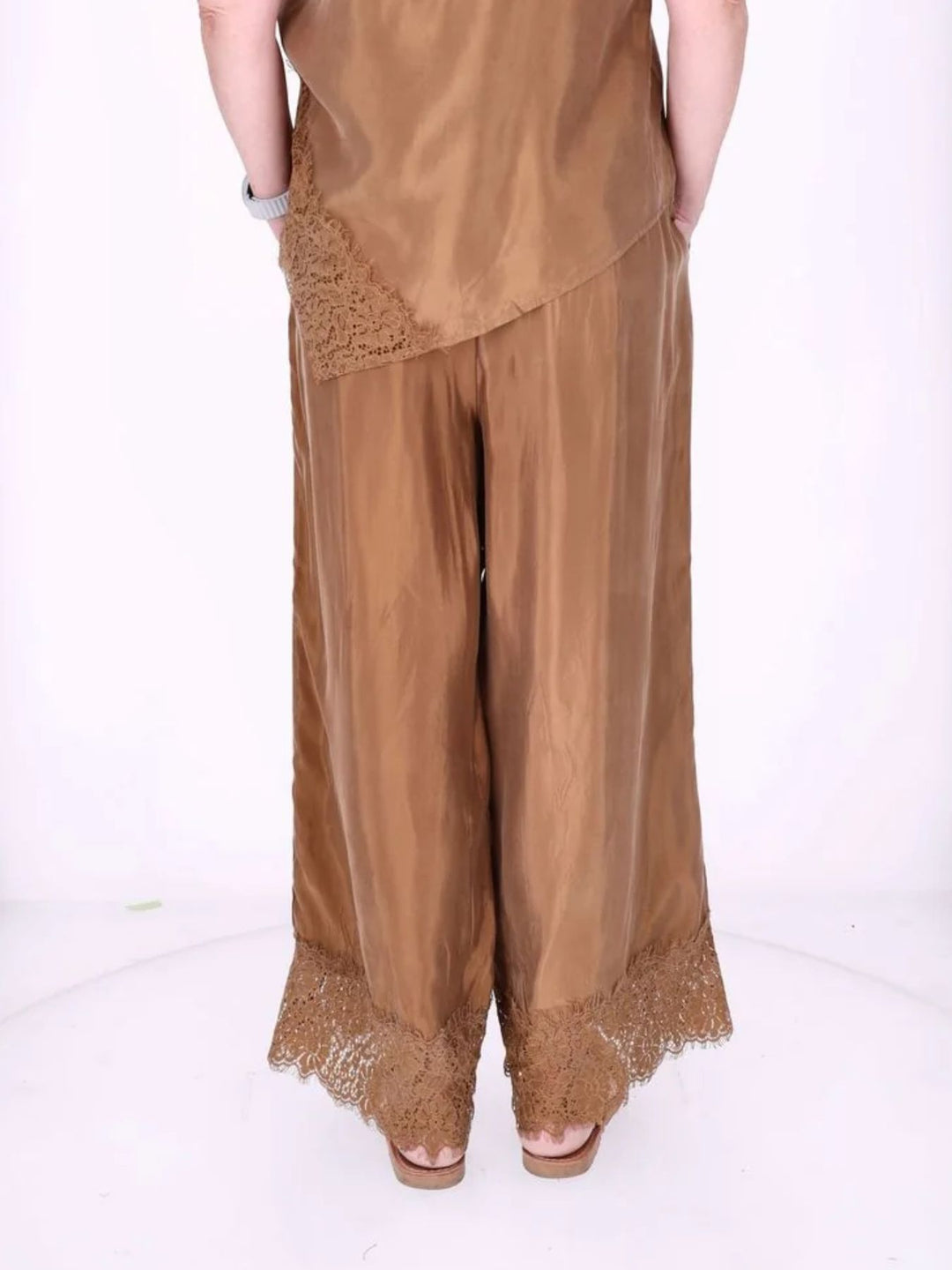 Damen Hose mit Spitzenabschluss – Camel