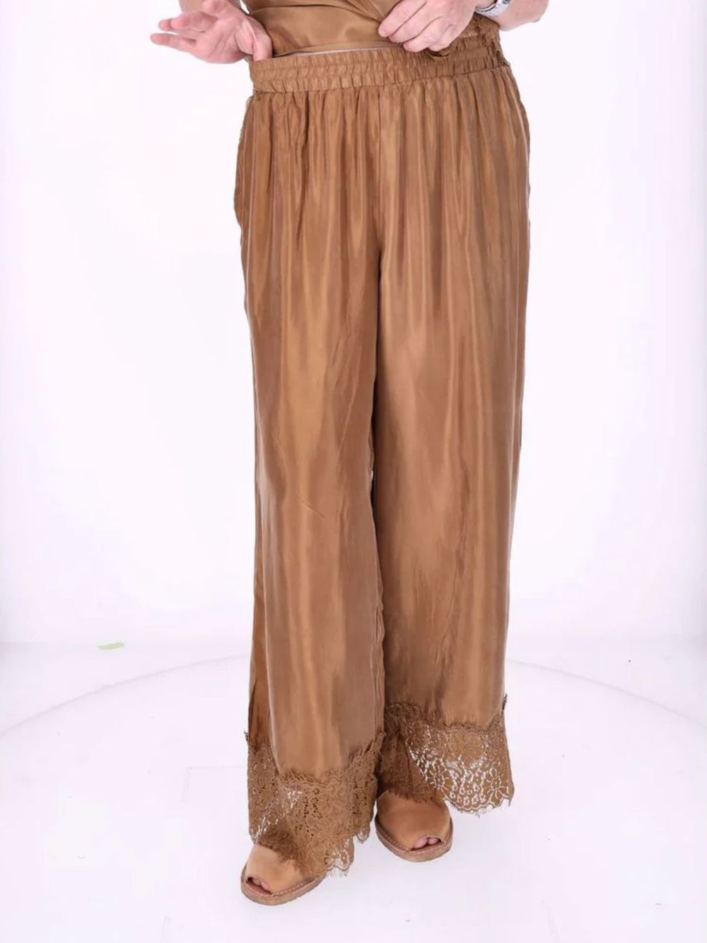 Damen Hose mit Spitzenabschluss – Camel
