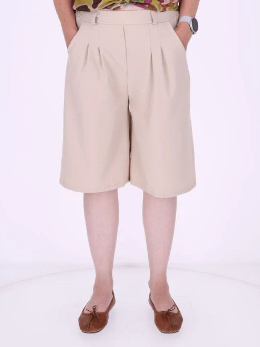 Short Damen Knielang in Beige