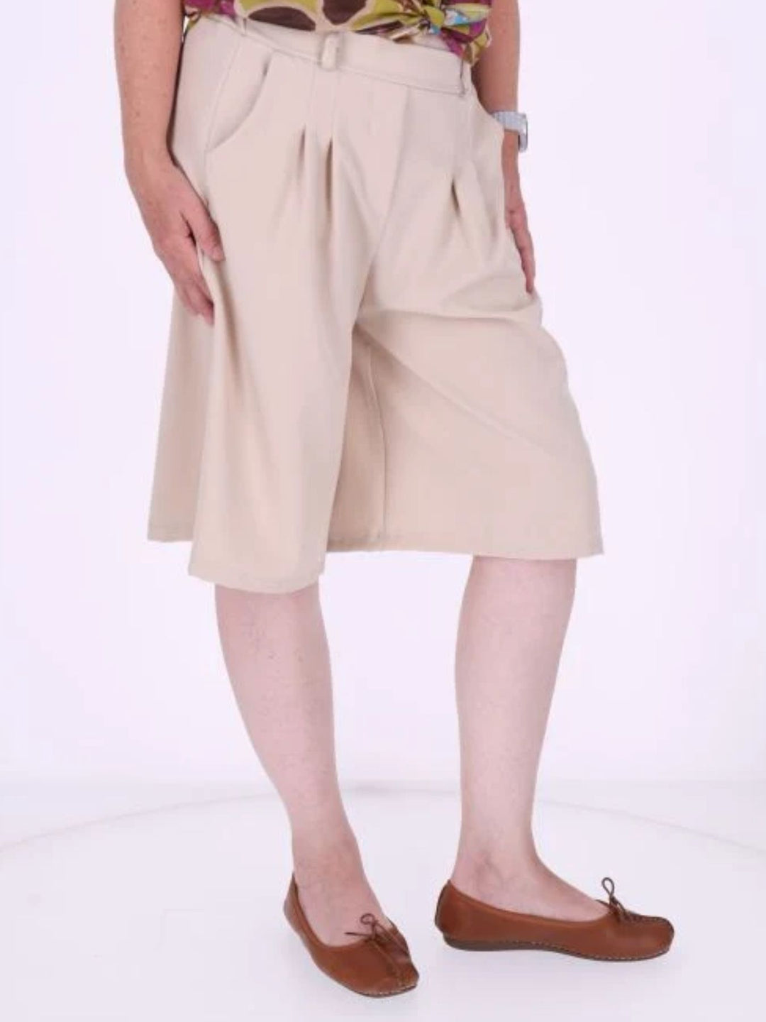 Short Damen Knielang in Beige