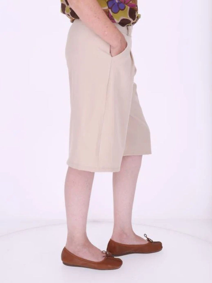 Short Damen Knielang in Beige