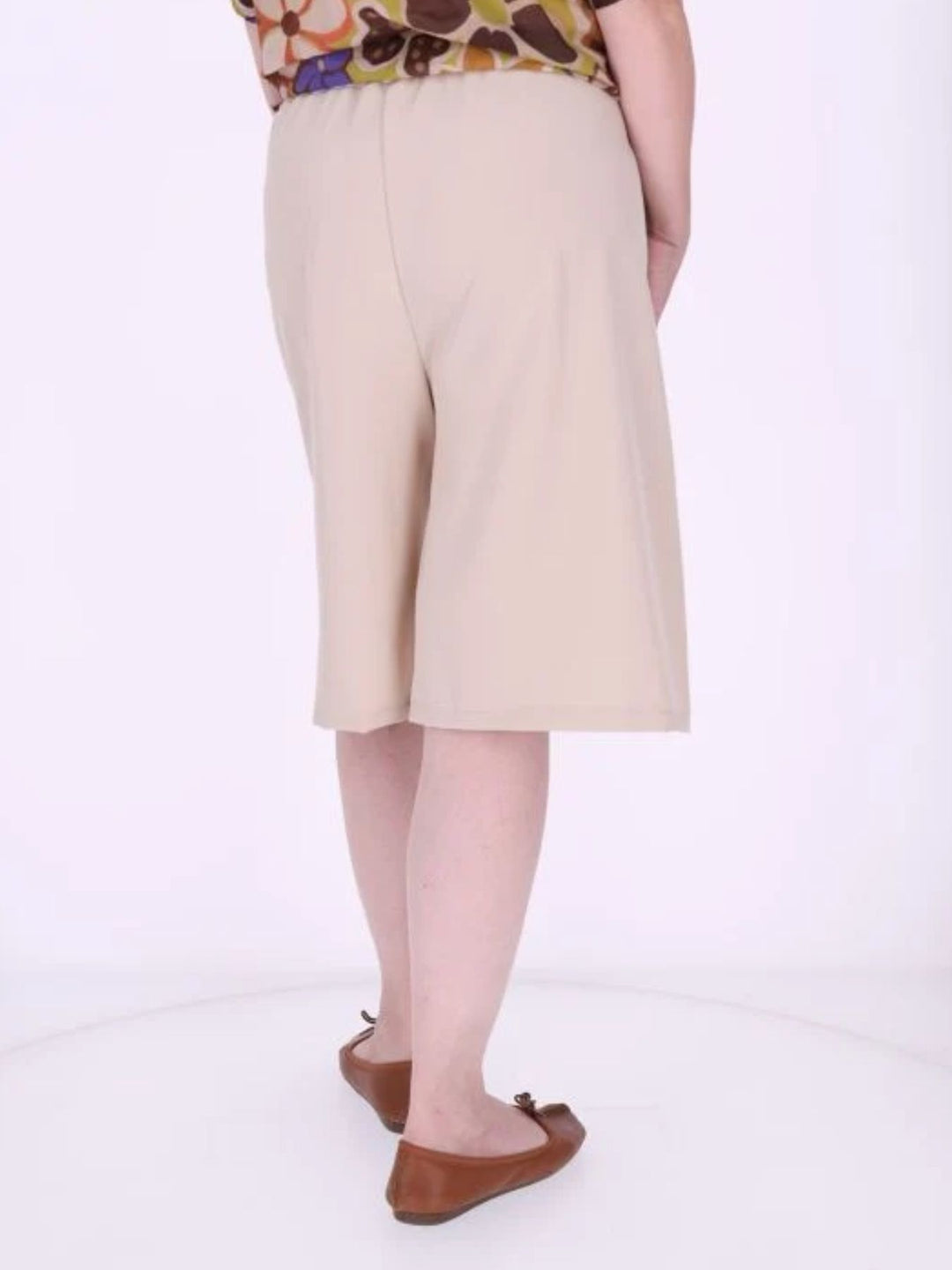 Short Damen Knielang in Beige