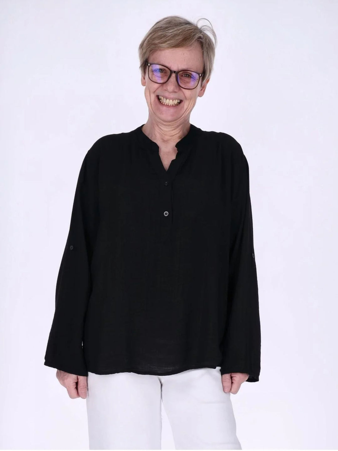 Damen Blusenshirt aus Viskose mit Krempelärmeln und Knopfleiste – Schwarz