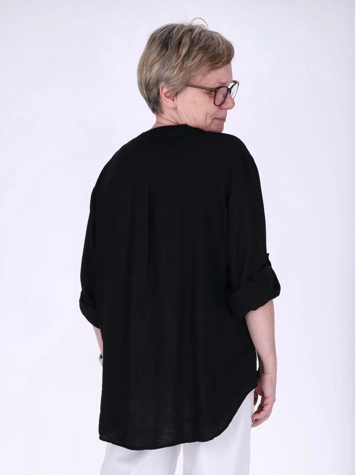 Damen Blusenshirt aus Viskose mit Krempelärmeln und Knopfleiste – Schwarz