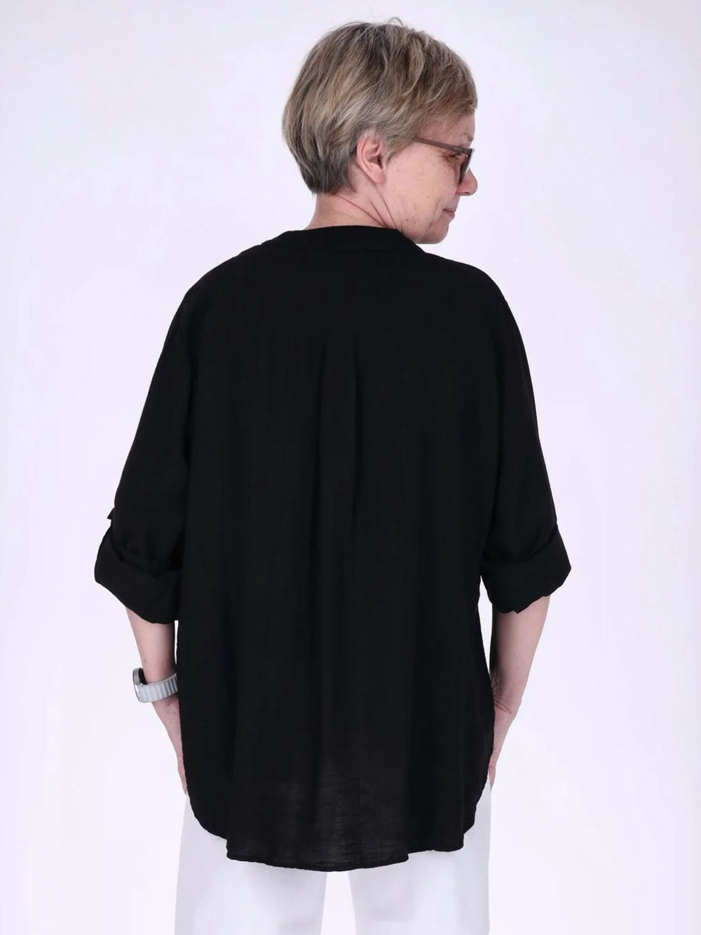 Damen Blusenshirt aus Viskose mit Krempelärmeln und Knopfleiste – Schwarz