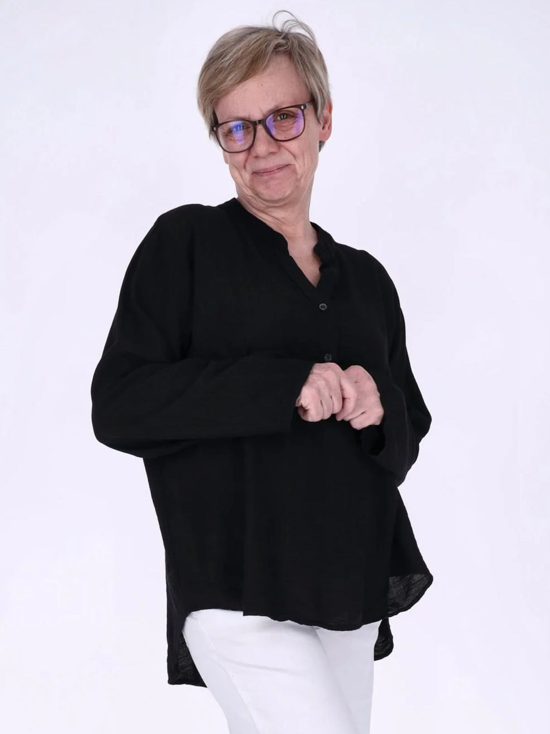 Damen Blusenshirt aus Viskose mit Krempelärmeln und Knopfleiste – Schwarz