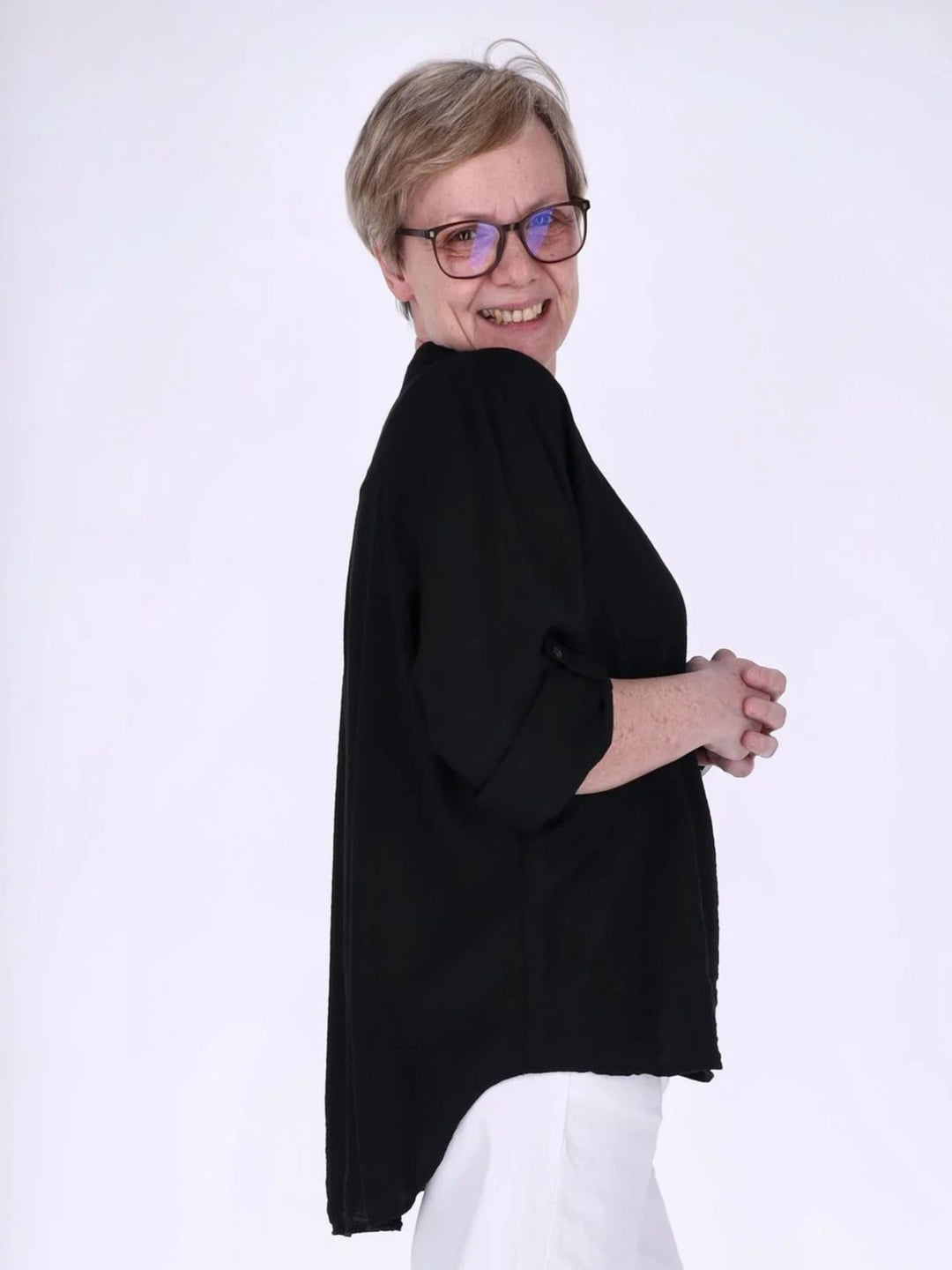 Damen Blusenshirt aus Viskose mit Krempelärmeln und Knopfleiste – Schwarz