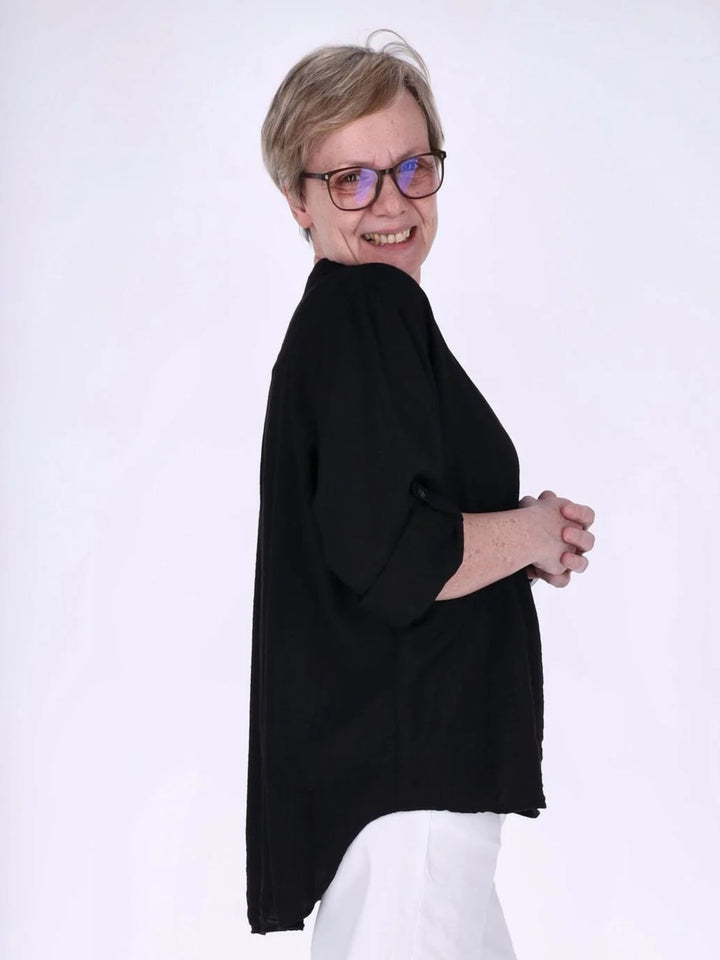 Damen Blusenshirt aus Viskose mit Krempelärmeln und Knopfleiste – Schwarz