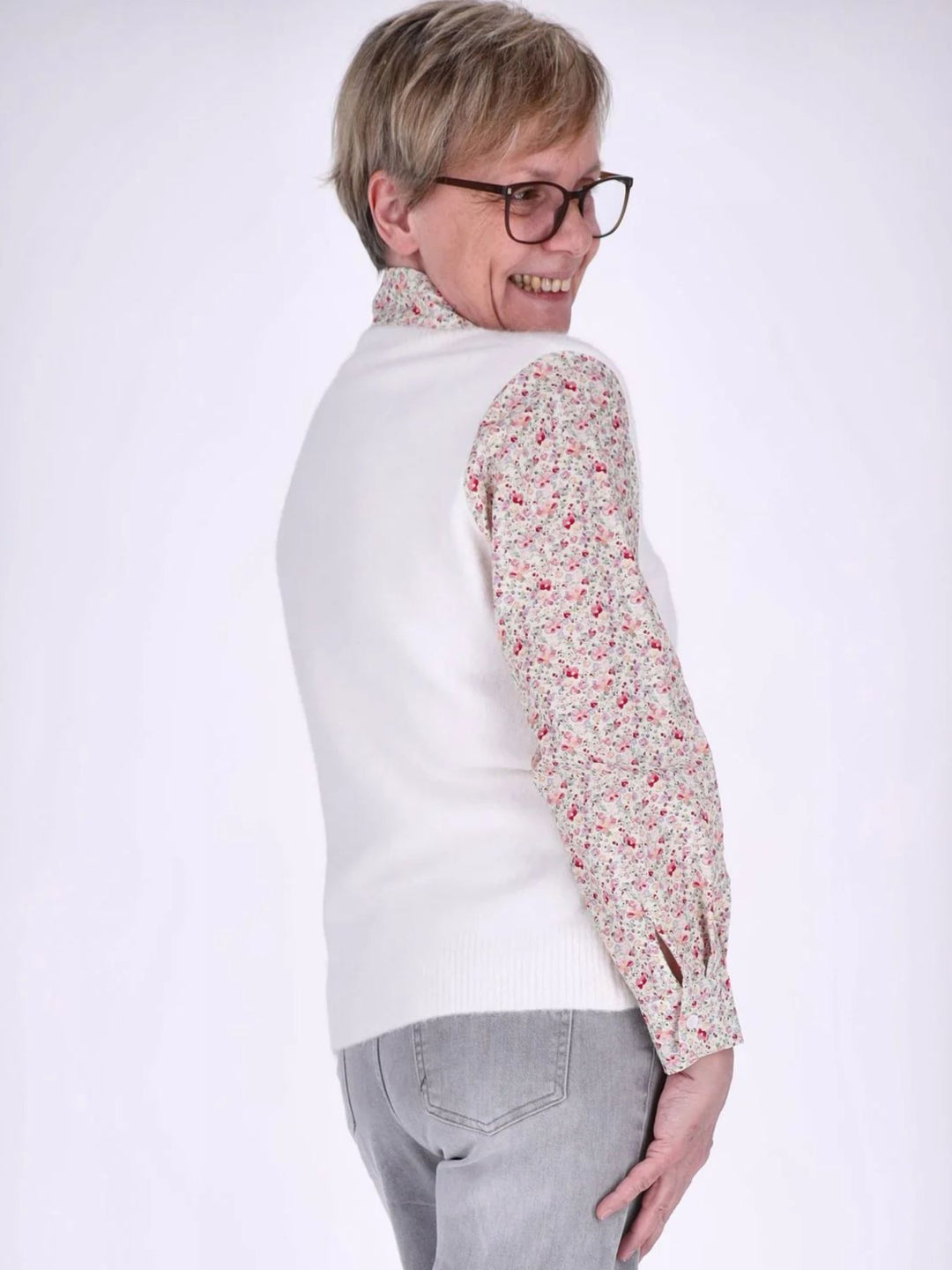 Damen 2-in-1 Strick-Pullunder mit Bluse und Herzmuster – Weiß