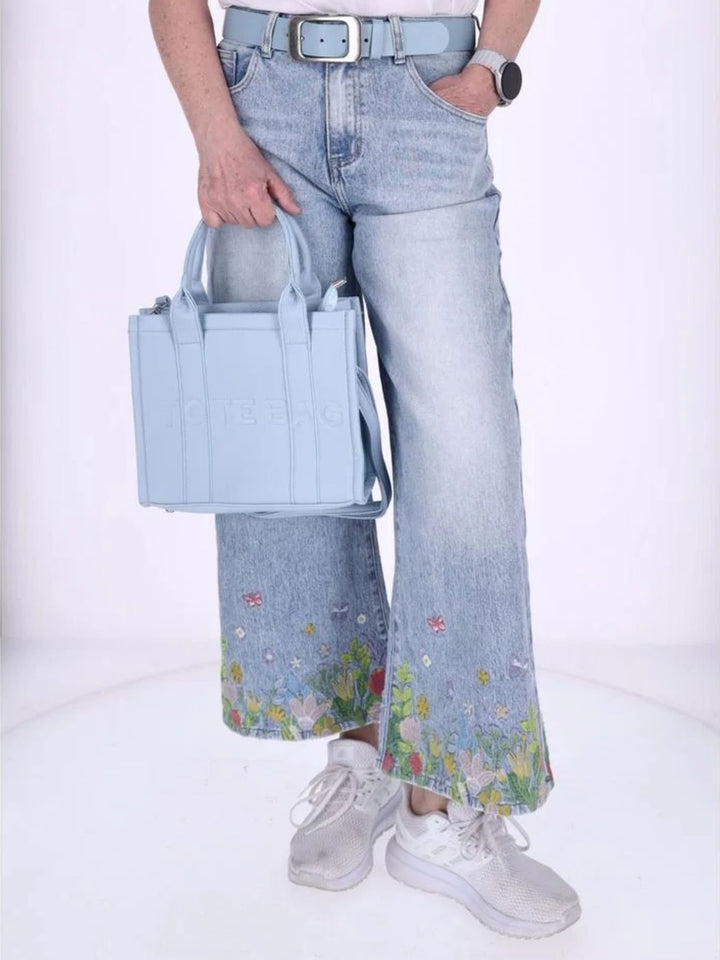 Damen-Jeans „Wiese“ mit Blumen- und Schmetterlings-Stickerei
